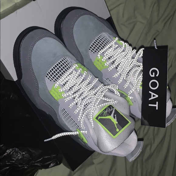 Neon 4s - Picture 2 of 2